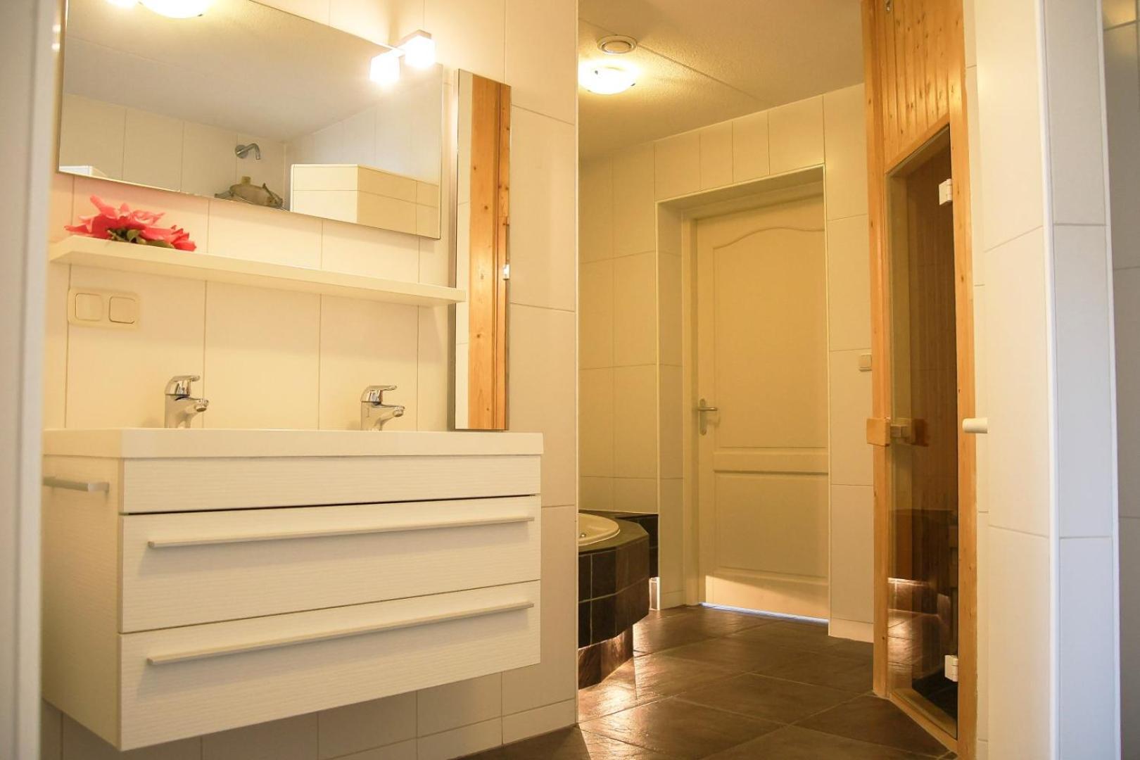 Luxe Vakantiehuis In Friesland ヤウレ エクステリア 写真
